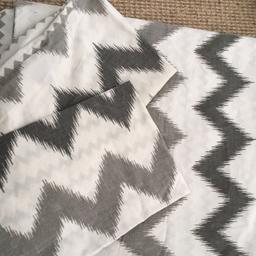 King size duvet cover and 2 pillowcases 
From Next
Used condition
Grey chevron design. Different design on either side (see photos)
From a smoke free home 
Collection from Wrexham