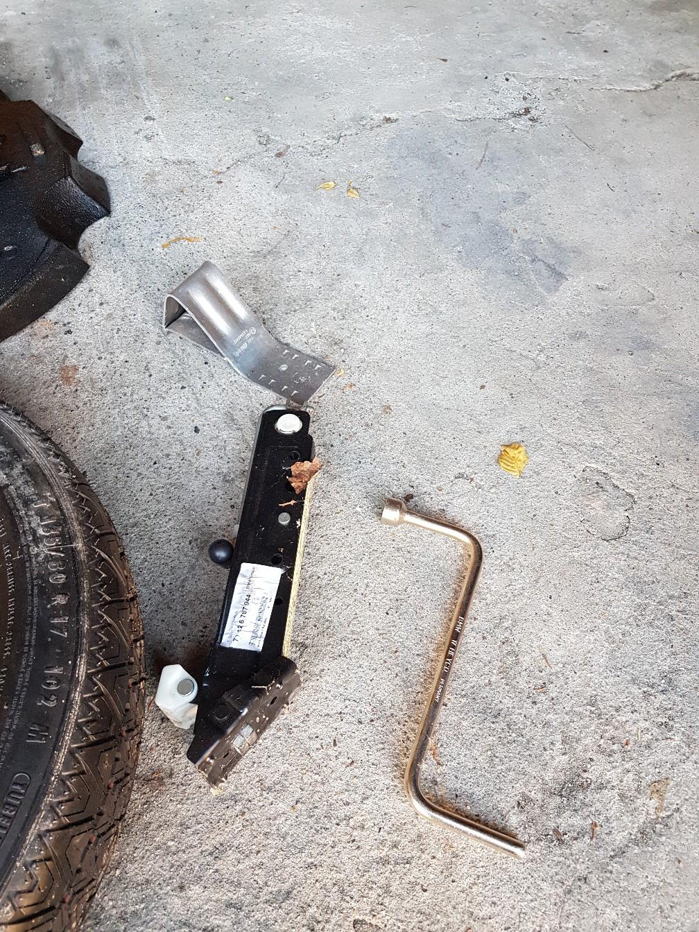 BMW e60 e61 notrad reserverad mit wagenheber in 31275 Lehrte for €180.00 for sale Shpock