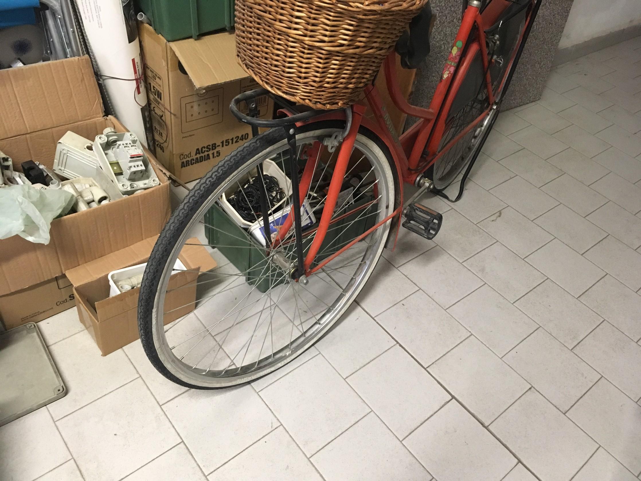 Bicicletta Donna Olandese Vintage 28 Pollici - Con Cestino E Cambio Bicicletta Donna Olandese Vintage 28 Pollici - Con Cestino E Cambio
