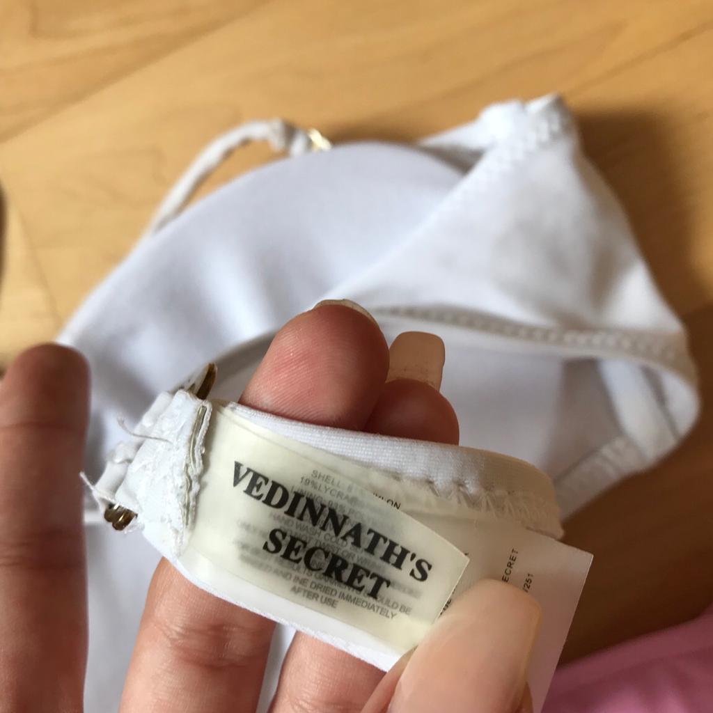 Schöner Bikini mit Brosche VS Größe 40 in 80539 München für 12,00 € zum ...