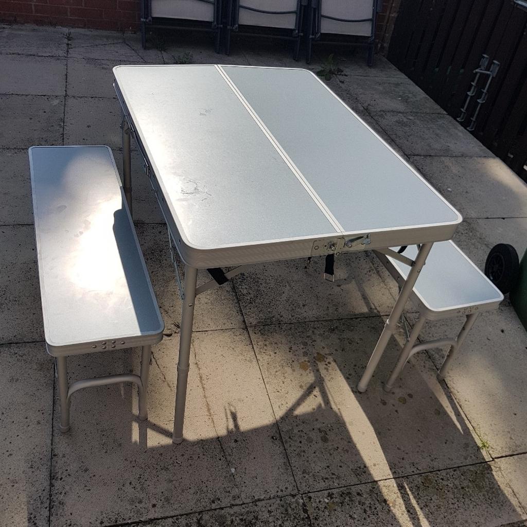 Camping table and benches in LS25 Leeds für £ 35,00 zum Verkauf Shpock AT