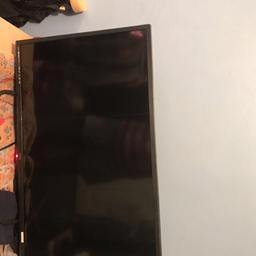 I am selling my 32 inch tv it’s 2 weeks old it come with a tv controller but the off button does not work so u have to us the Side of the TV to Turn on the tv Collection only E16