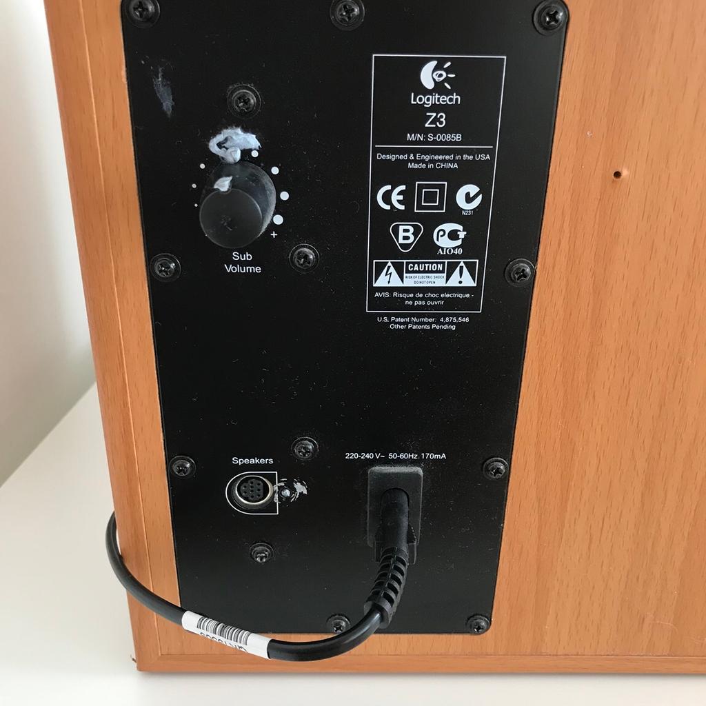 Logitech Z3 computer speakers and woofer in SW15 Wandsworth für 15,00