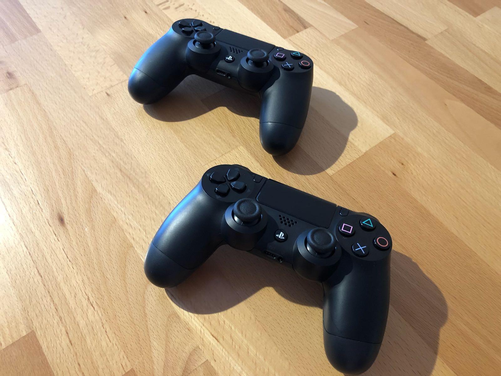 Playstation 4 + 2 Controller + 4 Spiele in 58313 Herdecke für 235,00