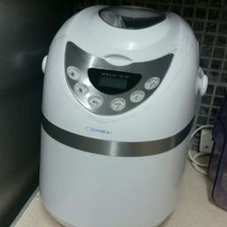 Bread maker good condition used just 2 times