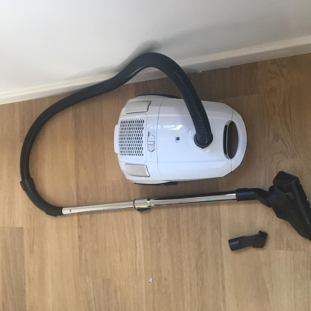 Microwave, Vacuum and pedestal fan in E14 Hamlets for £70.00 for sale ...