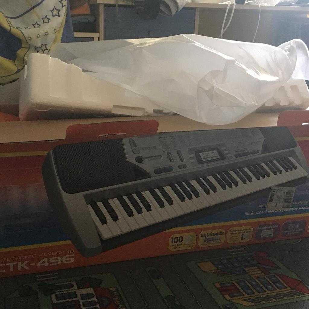 Casio Electronic Keyboard CTK496 in N21 London Borough of Enfield für