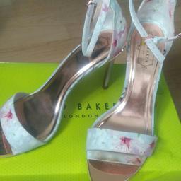 Beautiful condition, TB shoes with nice sized heel. Includes box. post for extra but PayPal only unless collecting