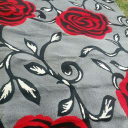 Gray and red flowers rug very nice and excellent condition