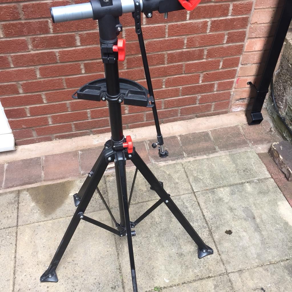 Bike stand cycle repair stand in WV6 Wolverhampton for £30.00 for sale