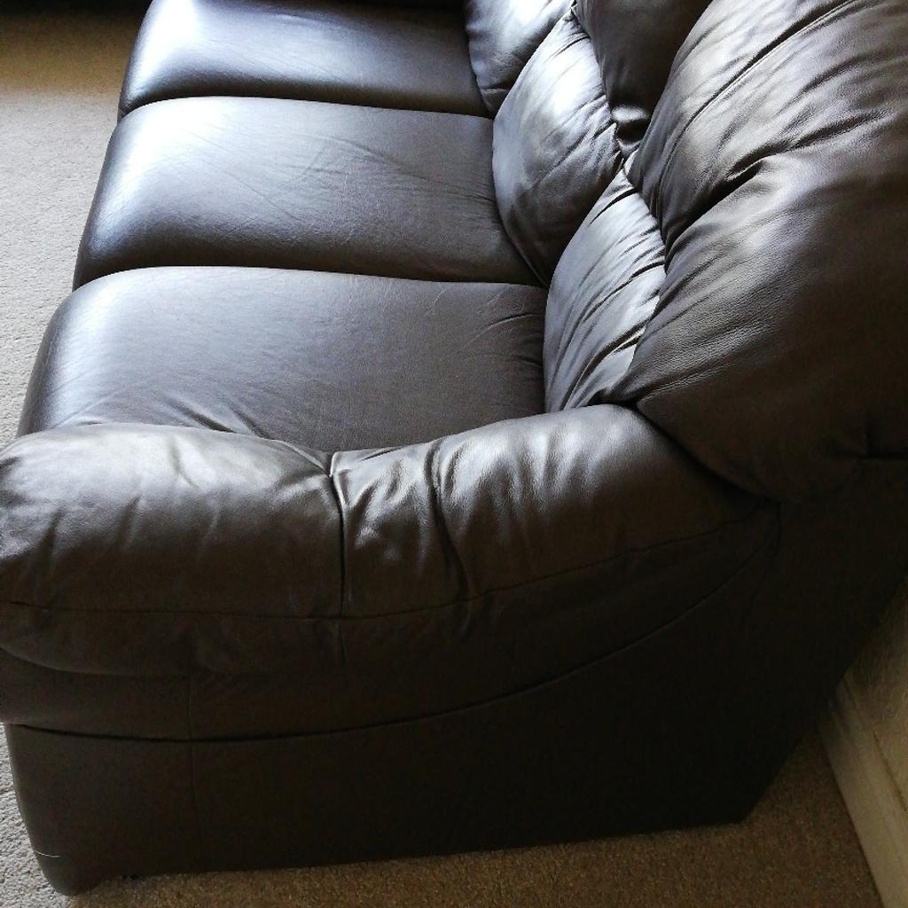 A used leather sofa in B27 Birmingham for £10.00 for sale Shpock
