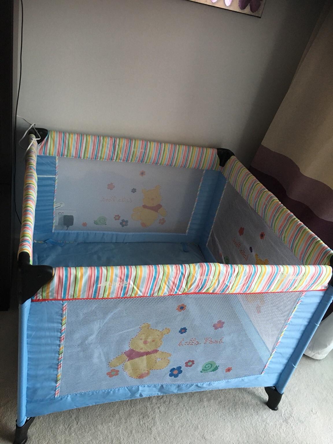 Reduced Play pen travel cot Winnie the Pooh in LE7 Charnwood für 15,00