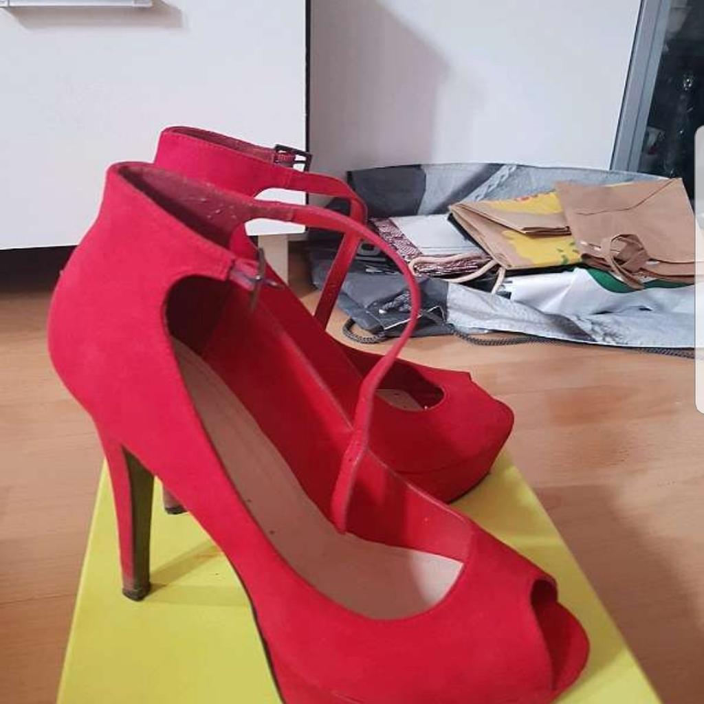Schuhe rote high heel Sandalen in 1040 Vienna für 15,00 € zum Verkauf