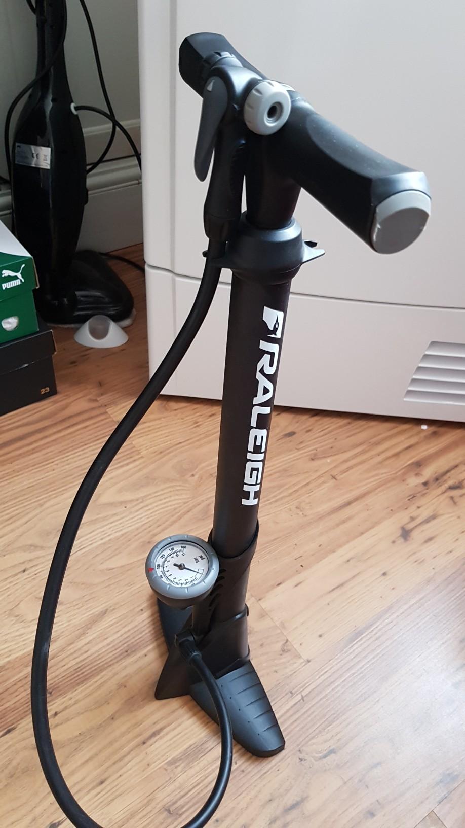 RALEIGH BIKE PUMP in LE2 Leicester for £5.00 for sale Shpock