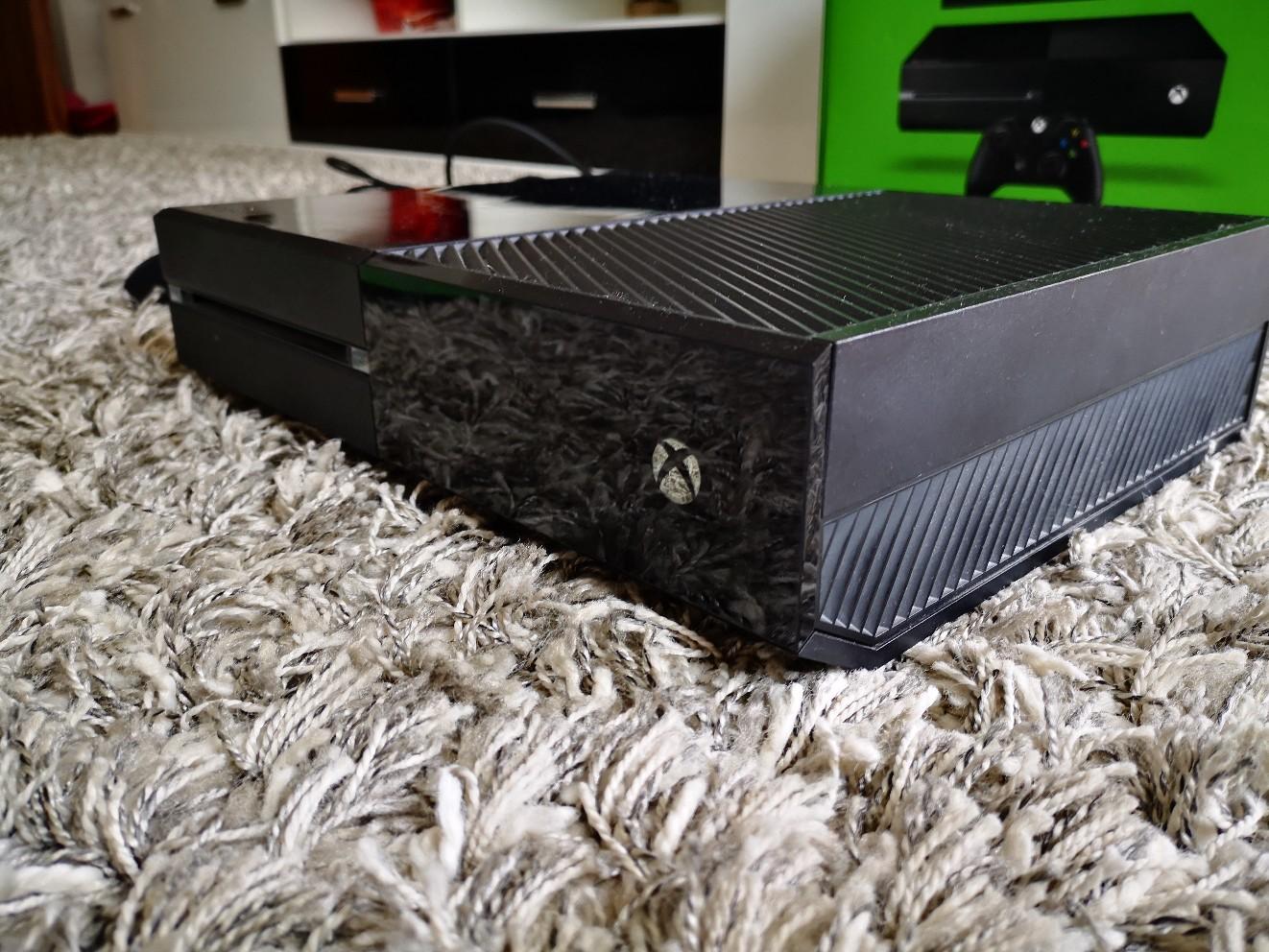 Xbox One Konsole 500 GB schwarz inkl. Spiele in 93057 Regensburg for €