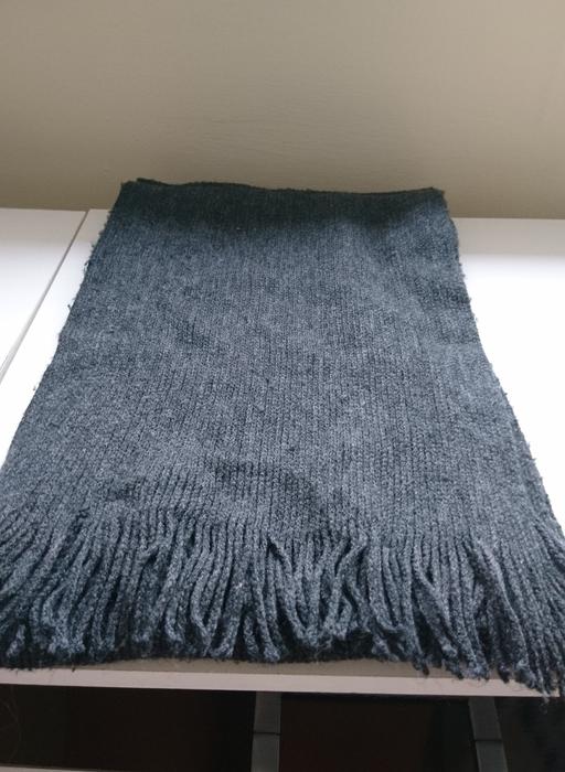 Buy & Sell Derbyshire Erewash - Photos for Grey knitted scarf