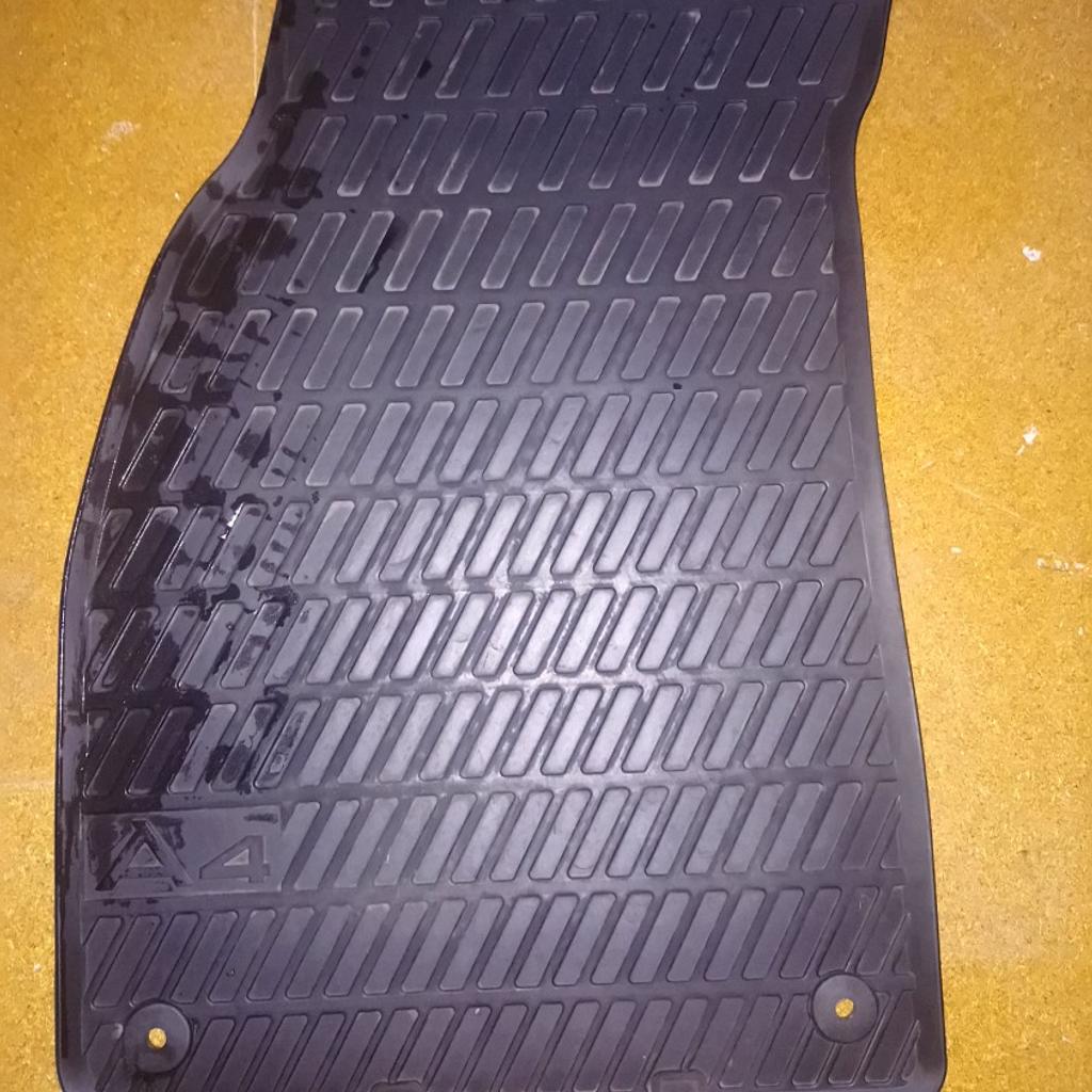Genuine Audi A4 B7 Rubber Floor Mats in UB5 Ealing für 30,00 £ zum