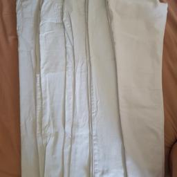 Weiße sehr gut erhaltene, teilweise neue weiße Hosen. Ohne Löcher oder Flecken. Gr. 36/38

Kann gerne verschickt werden :)