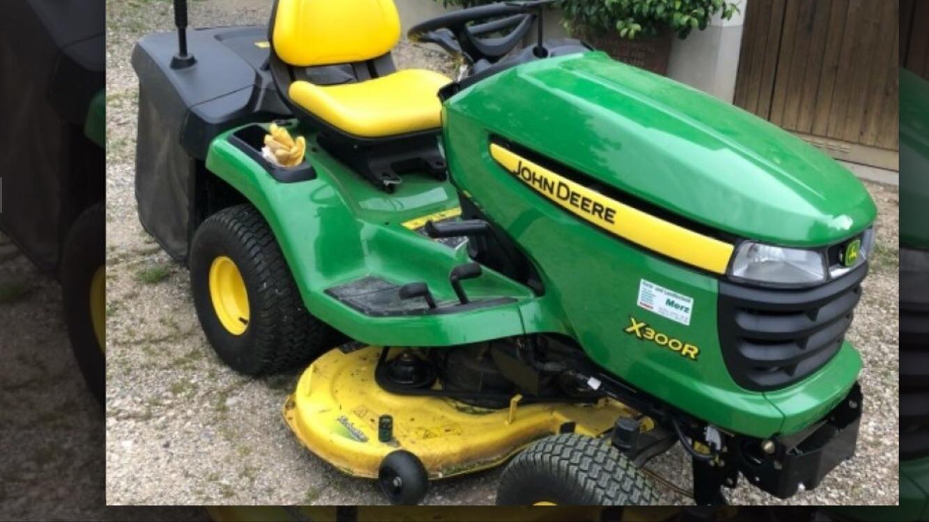 John Deere X 300R Rasenmähertraktor in 3470 Gemeinde Kirchberg am