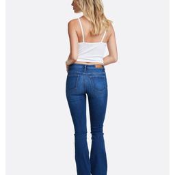 ALDRIG ANVÄNDA
Bootcut jeans från bikbok stl xs , passar även s. Säljs pågrund av fel stl 
Nypris: 599