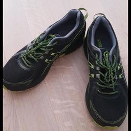 Selten getragene Trekking Schuhe von Oasics Gr 48