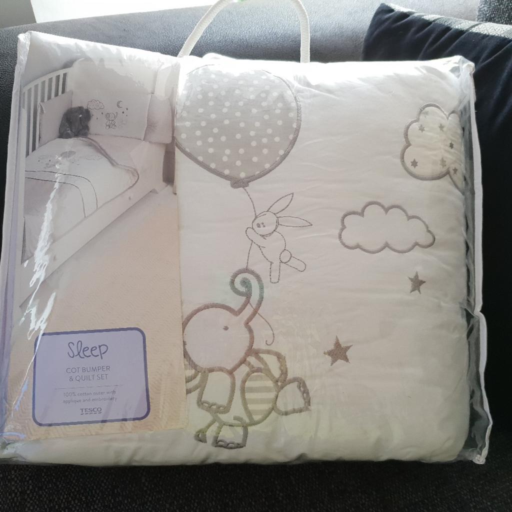 Cot bumper and quilt set in M22 Manchester für £ 10,00 zum Verkauf Shpock AT