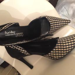 Black and white Funky Dory shoe size 5