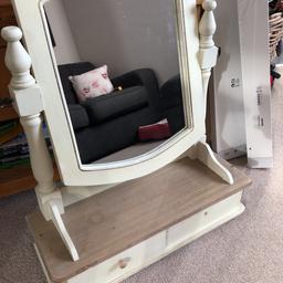 Lovely dressing table mirror
Needs new drawer knobs