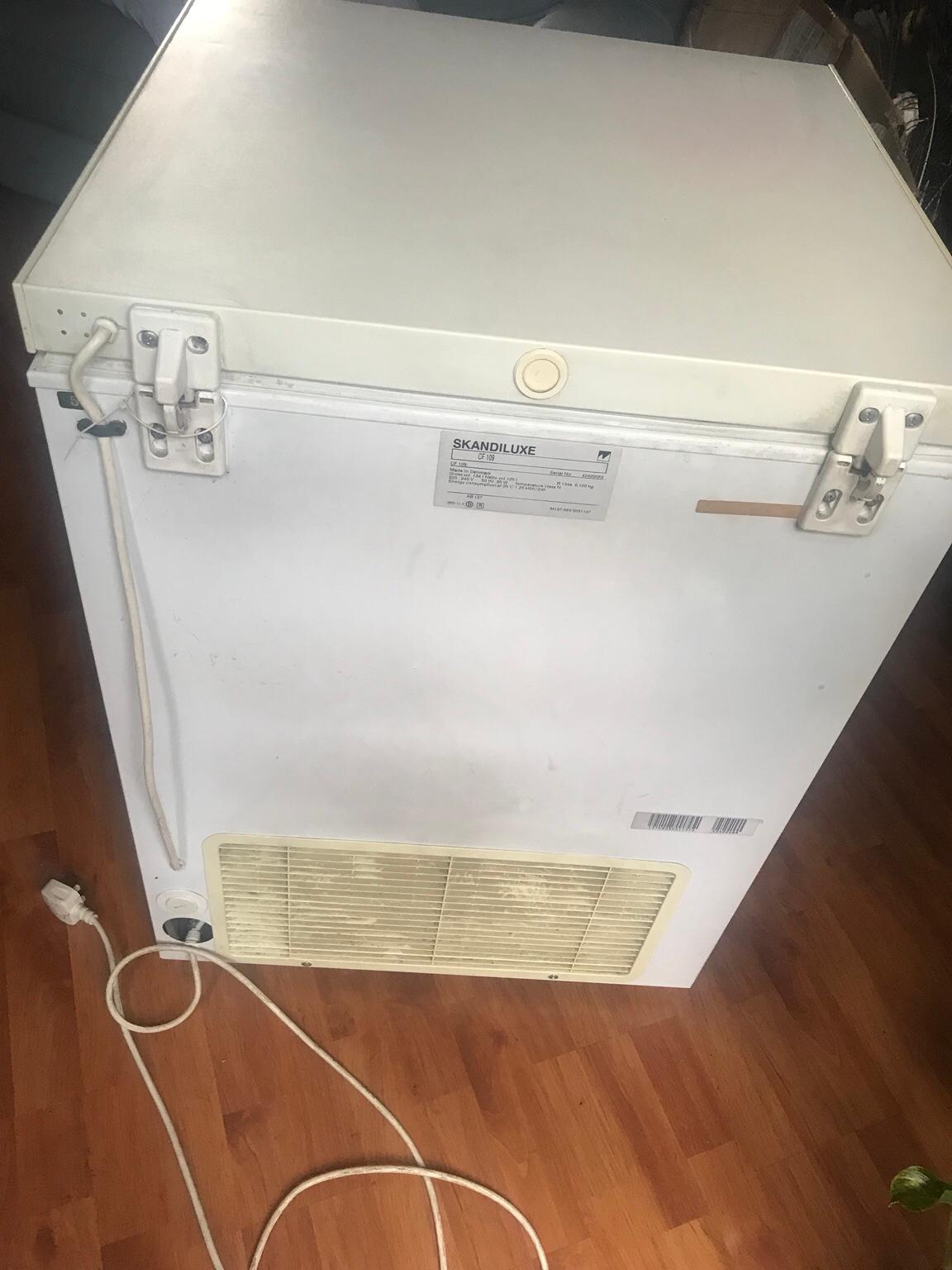 Skandiluxe CF109 white chest freezer in E10 London Borough of Waltham