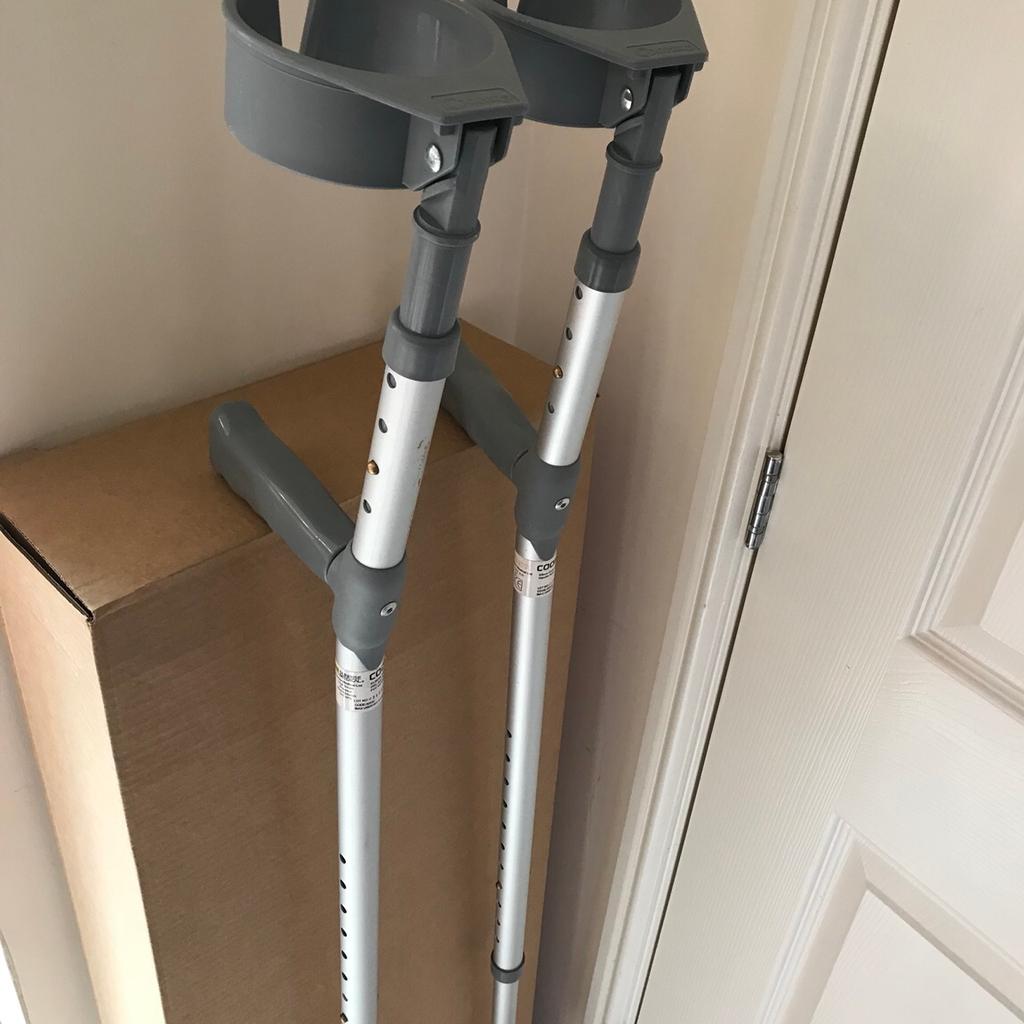Crutches in BB3 Darwen für £ 3,00 zum Verkauf Shpock AT
