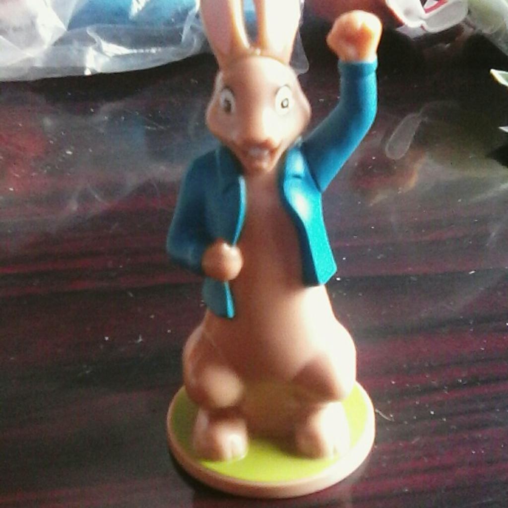 Peter rabbit plastic toy character in LE1 Leicester für 0,20 £ zum ...