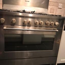 Delonghi free range gas cooker.
Width 90cm
In full working order, just needs a clean and a new light for he oven.