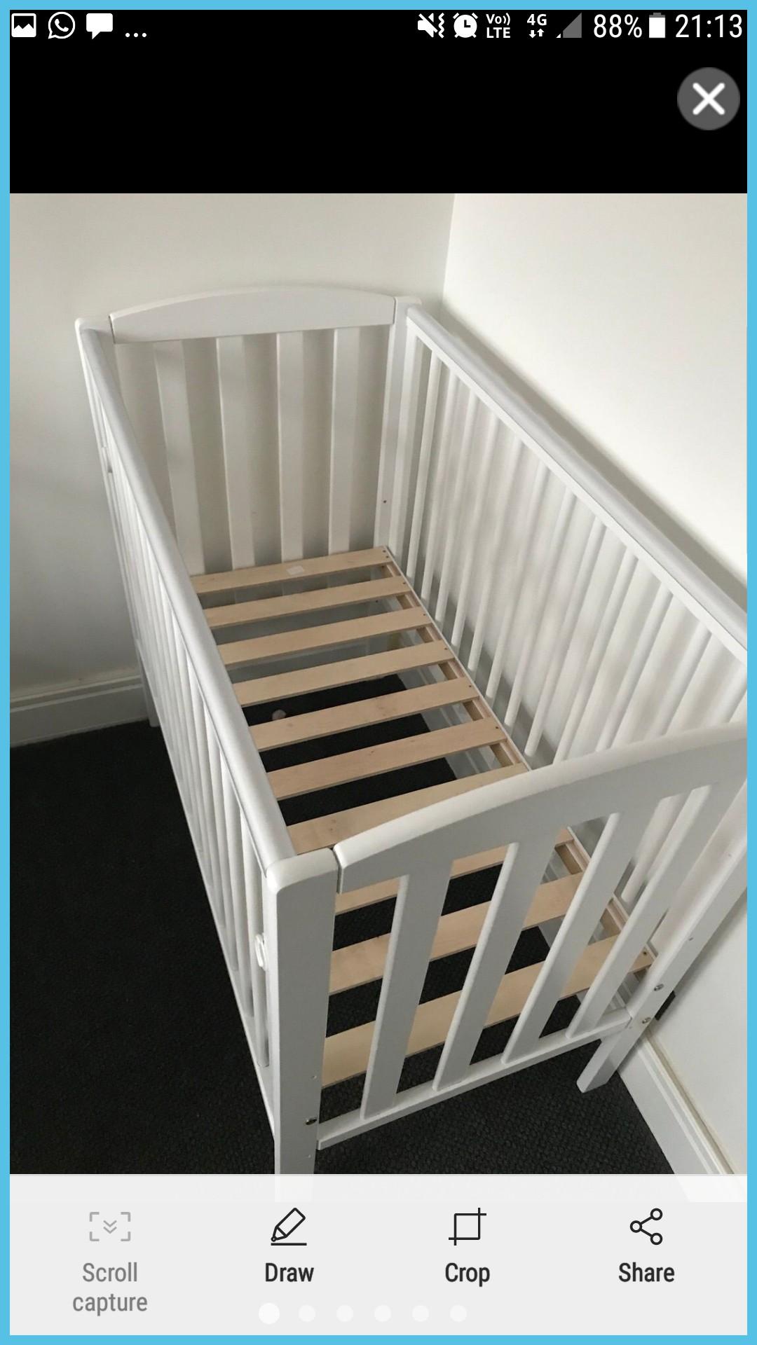 White baby cot. Excellent condition in N10 London für 30,00 £ zum
