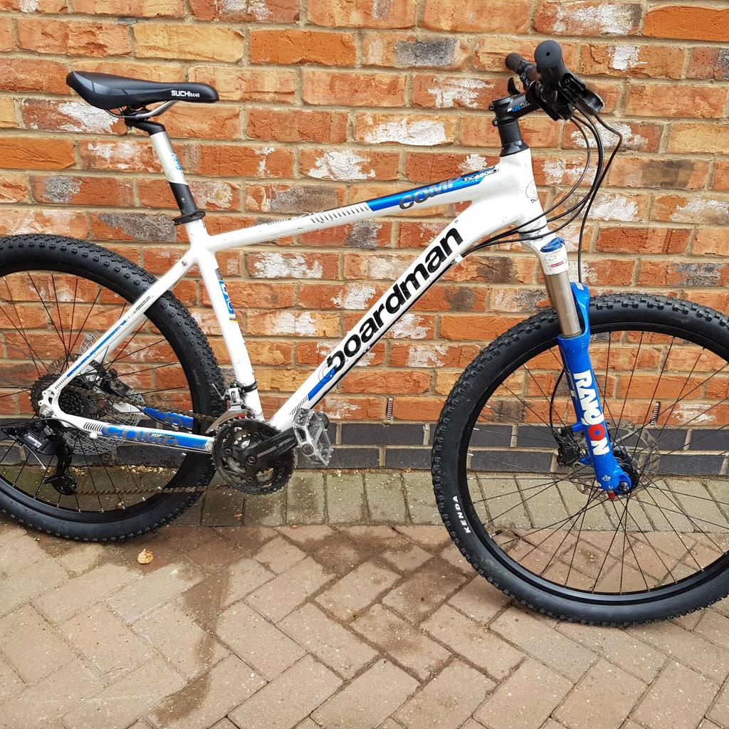 Boardman comp 650b white and hotsell blue