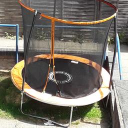 Only a month old 8ft trampoline excellent condition. Buyer must dismantle I have all the tools