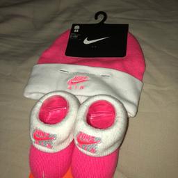 Nike air shoes and hat for sale
Never been worn or any plastic tags taken off
Size 0-6 month
Hyper pink colour