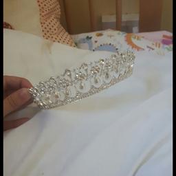 Gorgeous tiara never worn ordered for my wedding but too big for me 

Collection Caerphilly or will post if postage covered. Open to offers