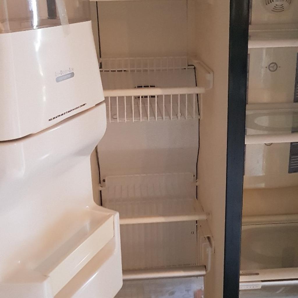 Whirlpool American fridge freezer in DA11 Gravesham für £ 300,00 zum