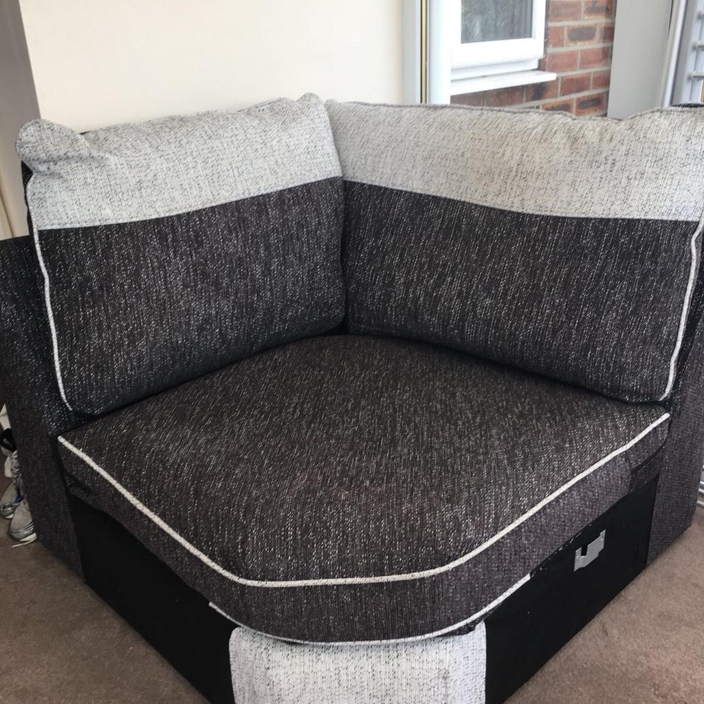 Large corner sofa in Kirklees für £ 150,00 zum Verkauf Shpock AT
