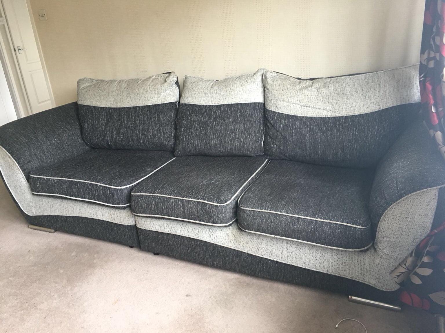 Large corner sofa in Kirklees für £ 150,00 zum Verkauf Shpock AT