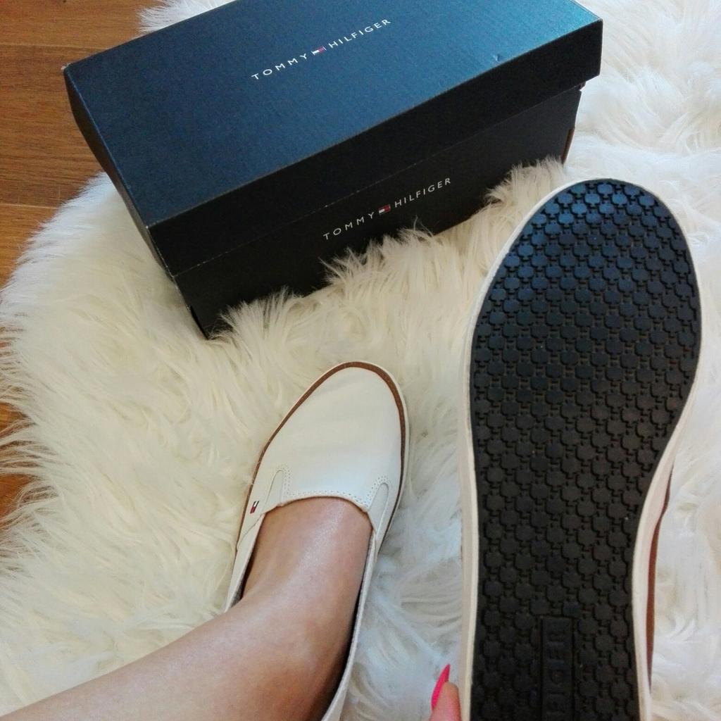 Tommy hilfiger kesha sales slipper