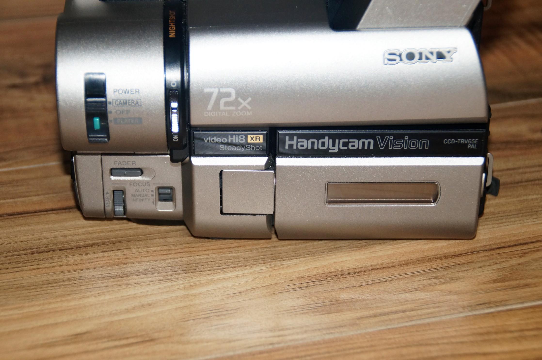 SONY Handycam Vision CCDTRV65E Hi8XR in 41460 Neuss for €125.00 for
