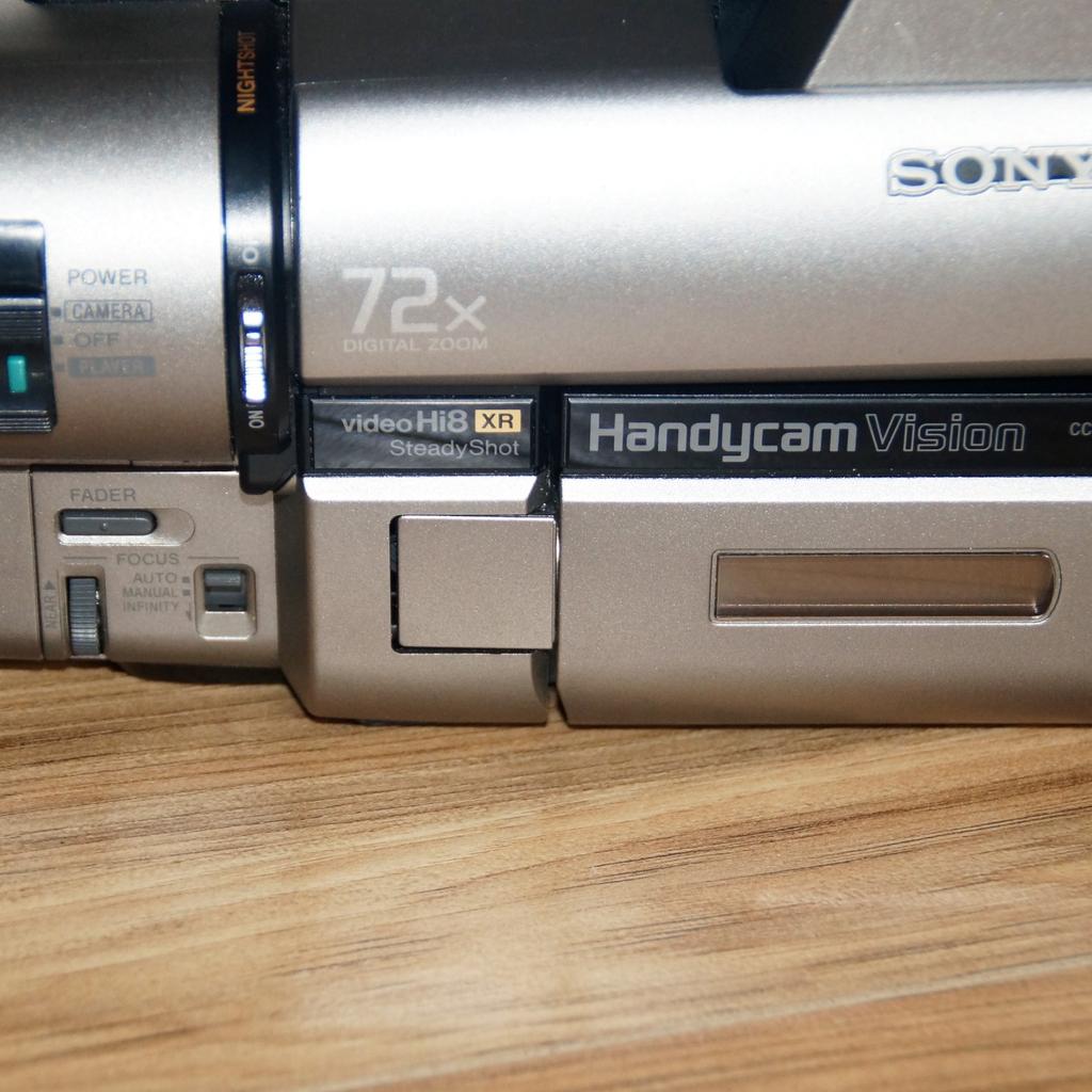SONY Handycam Vision CCDTRV65E Hi8XR in 41460 Neuss for €125.00 for
