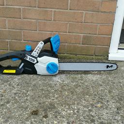 Mac allister electric chainsaw MCSWP2000S
with oil used twice with box and instructions.
