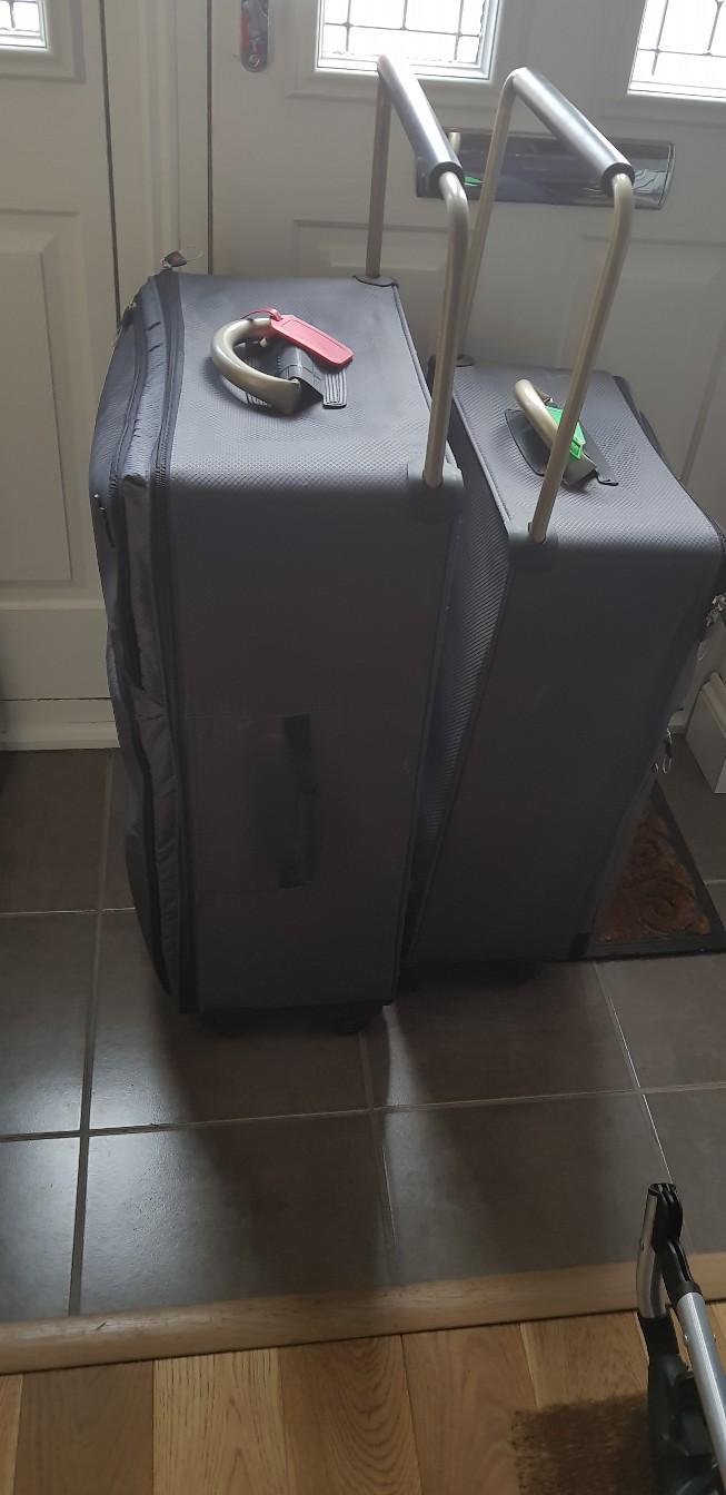 it-luggage-world-s-lightest-4-wheel-suitcase-in-kt17-london-f-r-60-00