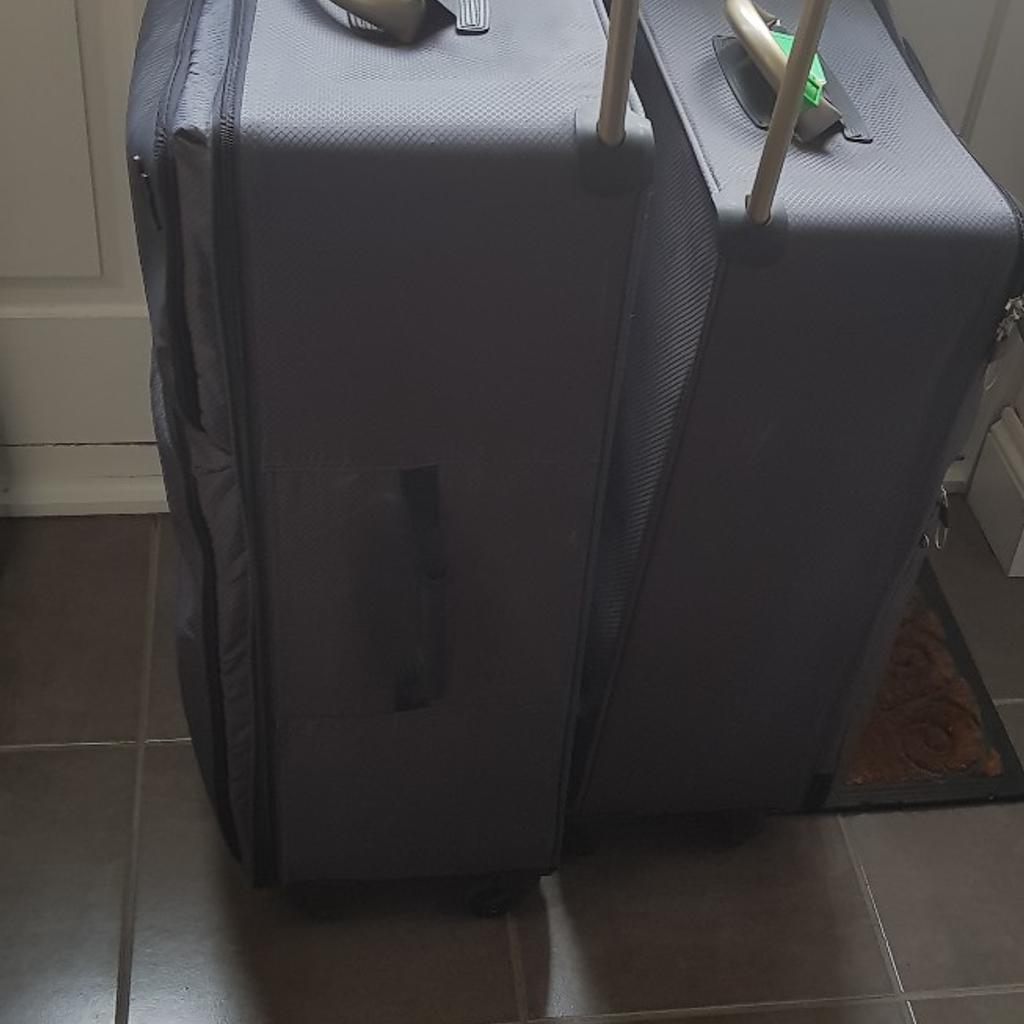 it-luggage-world-s-lightest-4-wheel-suitcase-in-kt17-london-f-r-60-00