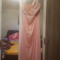 Verkaufe ein rosafarbenes Abendkleid in Größe 46.
Es wurde nur einmal getragen


Kann auch verschickt werden