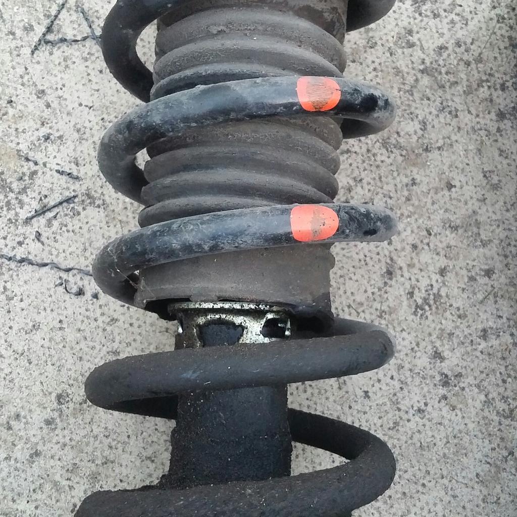 Lexus gs450h front shock absorbers coilovers in NN3 9HG Нортгемптон für