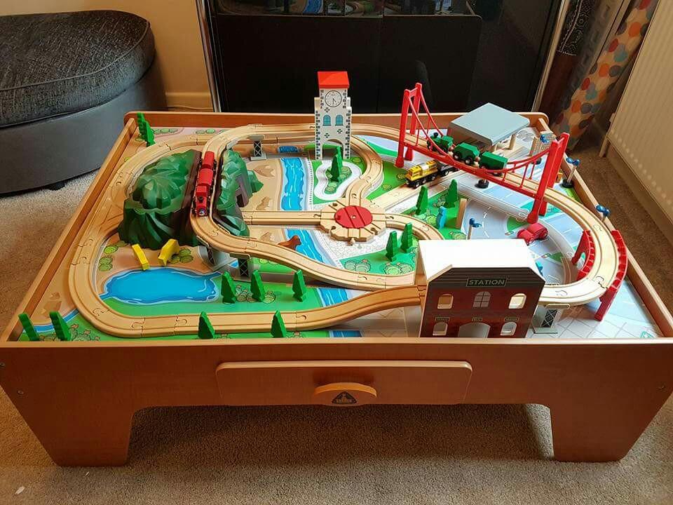ELC train table in B26 Birmingham für 30,00 £ zum Verkauf Shpock DE