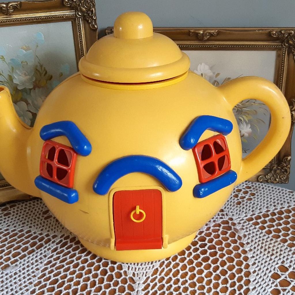 Vintage 80s Bluebird Big Yellow Teapot Toy in WA11 Helens for £5.00 for